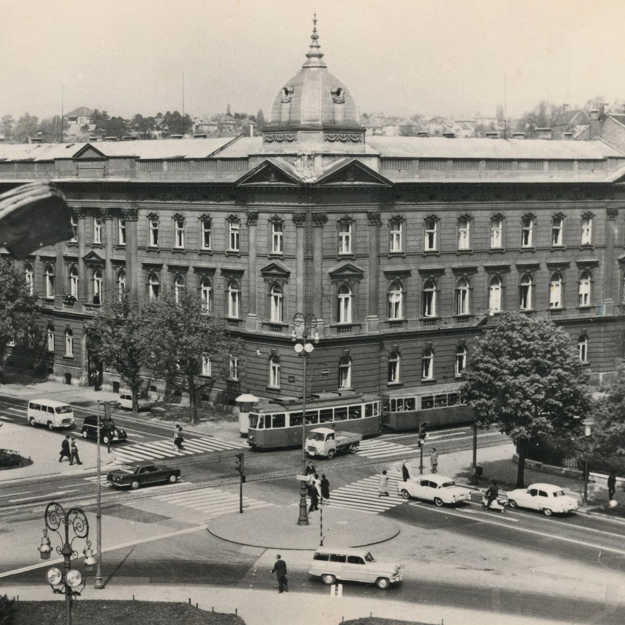 Križanje, Prilaz JNA, Trg Maršala Tita, Frankopanska ulica (današnji Prilaz Gjure Deželića, Trg Republike Hrvatske, Frankopanska ulica), oko 1960.-1965. godine